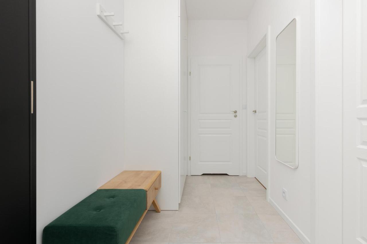 Stacja Wola Apartments With Parking By Noclegi Renters Varsovia Exterior foto
