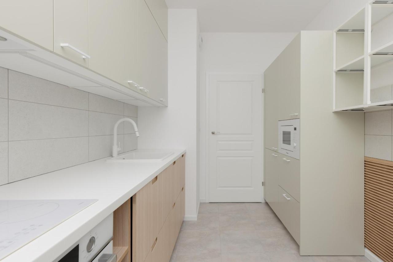 Stacja Wola Apartments With Parking By Noclegi Renters Varsovia Exterior foto