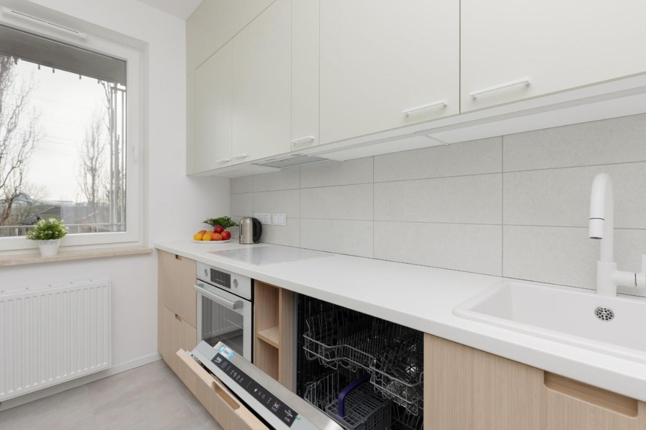 Stacja Wola Apartments With Parking By Noclegi Renters Varsovia Exterior foto
